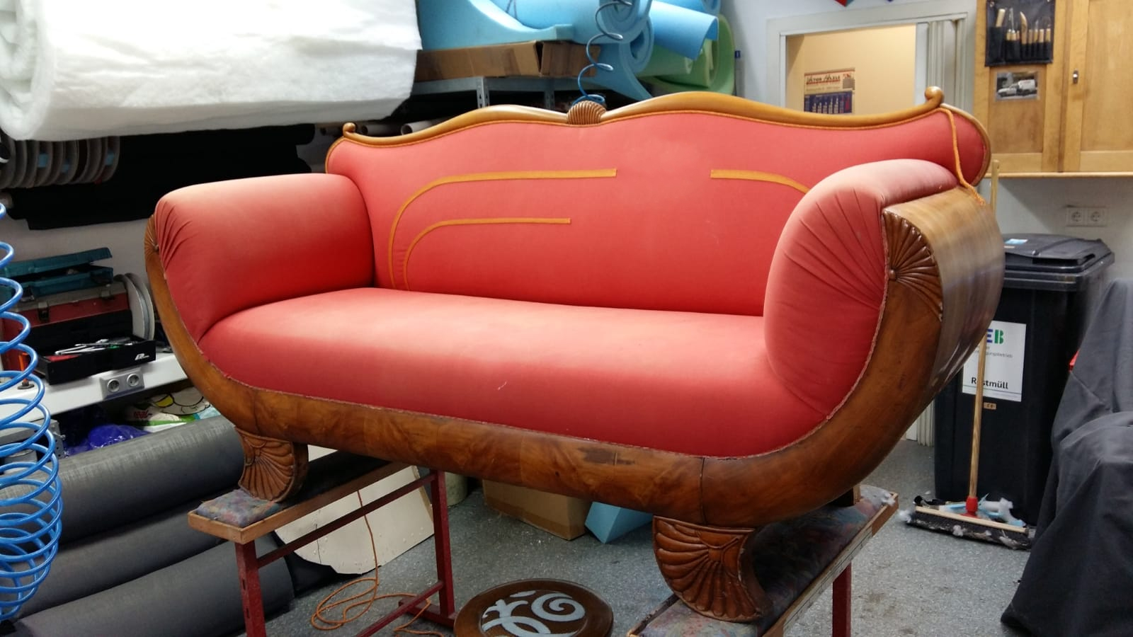 Altes Biedermeier Sofa - vorher